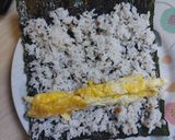 Foto langkah ke 7 dari resep Sushi Rumahan ala Ibu.