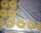 Foto langkah ke 2 dari resep Donut Cookies.