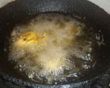 A picture of step 5 of Crispy fish with rice powder.