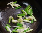 芹菜炒花枝的食譜步驟3照片