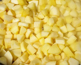 Foto del paso 1 de la receta: Pastel de manzana con natillas y crumble