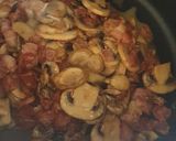 Foto del paso 3 de la receta: Cañón de cerdo en salsa de tocineta y champiñones