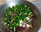 Foto langkah ke 3 dari resep Tumis Pare Cabai Hijau.