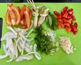 Foto langkah ke 1 dari resep Sop Kepala Ikan Salmon.