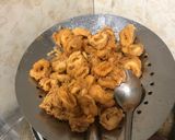 Foto langkah ke 3 dari resep Cumi Goreng Tepung Saus Asam Manis.