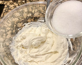 Foto del paso 2 de la receta: Tarta de queso ricotta con pepitas de chocolate