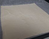 Foto del paso 3 de la receta: Coca de hojaldre rellena de chocolate blanco