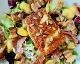 Foto del paso 7 de la receta: Ensalada templada de torreznos y queso a la parrilla con melocotón y jamón