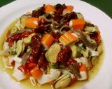 Foto del paso 2 de la receta Ensalada de piquillos con frutos de mar