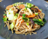 Foto del paso 7 de la receta: Noodles con shiitake, pak choi y salsa yakisoba