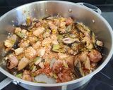 Foto del paso 3 de la receta: Arroz con pollo, mini-albóndigas y alcachofas