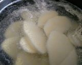 Foto del paso 1 de la receta: Huevo en nido de papas a la crema de albahaca!