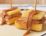 Foto del paso 3 de la receta: Pincho de Paté con Queso y Anchoa