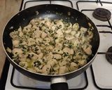 Foto del paso 5 de la receta: Pollo al verdeo y champiñones