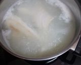Foto del paso 2 de la receta: Buñuelos de merluza, pota y palitos de cangrejo
