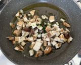 Foto del passaggio 3 della ricetta Polenta e funghi porcini