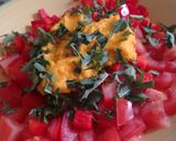Foto del paso 5 de la receta: Ensalada de tomate, pimiento rojo, rúcula con mayonesa de zanahoria y Agua de Mar