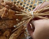 รูปขั้นตอนการทำที่ 10 ของ ช่อดอกไม้ไก่ทอด ไก่ทอดสูตรผู้พัน