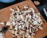 A picture of step 2 of Straw mushroom with gravy.