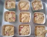 Foto langkah ke 7 dari resep Strawberry Muffin.