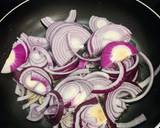 Foto del paso 2 de la receta: Bonito encebollado al pimentón
