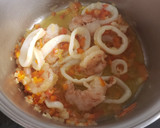 Foto del paso 4 de la receta: Fideos con calamares y langostinos