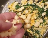 A picture of step 2 of Scrambled egg with spinach.