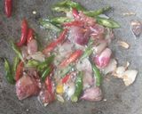 Foto langkah ke 2 dari resep Tumis Kangkung Saos Tiram.