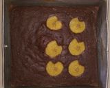 Foto langkah ke 7 dari resep Bolu Coklat Pisang Kidang teflon tanpa mixer.