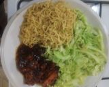 A picture of step 4 of Noodles, chicken and cabbage.