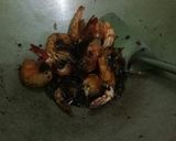 Foto langkah ke 3 dari resep Udang goreng masak kecap.