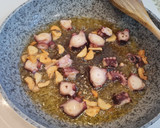 Foto del paso 3 de la receta: Espaguetis con pulpo al ajillo y salsa de tomate