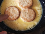 Galletas fritas con mermelada