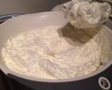 Foto del paso 6 de la receta: Torta de merengue frutilla (torta helada)
