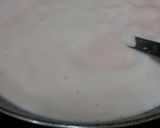 A picture of step 1 of Strawberry fruit custard with dates flavour.