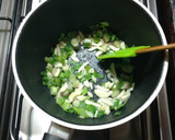 Foto del paso 4 de la receta: Sopa de papa y cebolla de verdeo