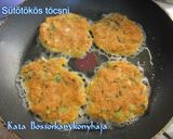 Sütőtökös tócsni karamellizált hagymával recept fázis 4 fotója