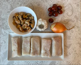 Foto del paso 1 de la receta: Merluza en salsa marinera -apta para celíacos-