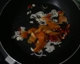 Foto langkah ke 3 dari resep Indomie Kari Ayam Kuah Susu.