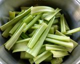 Foto del paso 1 de la receta: Pencas de acelga al escabeche