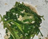 Foto langkah ke 4 dari resep Tumis kangkung bawang putih.