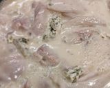 Foto del paso 3 de la receta: Solomillos de pollo con salsa de roquefort y vino blanco