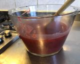 Une image de l'étape 1 de Bouillon rose anti gaspi à la betterave rouge,oignon et basilic pourpre.