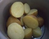 A picture of step 4 of Mat Samosa.