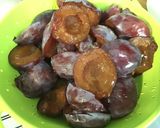 Une image de l'étape 1 de Tarte aux prunes et raisins à l'hibiscus.