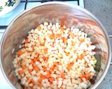 Tejszínes karalábéleves májgaluskával recept fázis 1 fotója