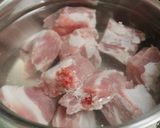 Hình bước làm 1 của món Bún sườn non chả cá