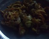 Foto langkah ke 1 dari resep Tumis Kol dengan usus ayam goreng.