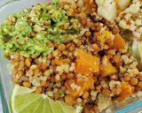 Foto del paso 5 de la receta: Ensalada de lentejas, guacamole y calabaza