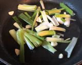 Φωτογραφία βήματος 7 της συνταγής Stir-fry udon noodles με γαρίδες, τόφου και μπρόκολο